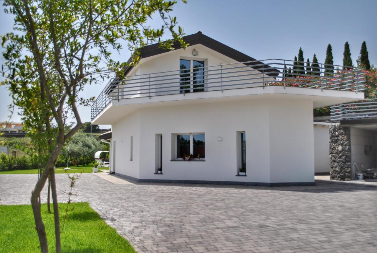 Villa Dedalisa By Holidayngo Acireale Exterior foto